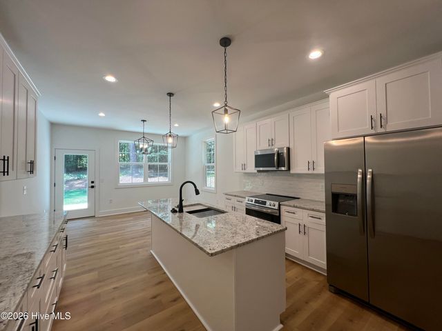 912 Thrush Drive, Vass, NC 28394