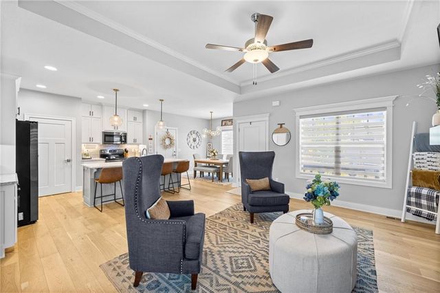 12526 S Hedge Court, Olathe, KS 66061