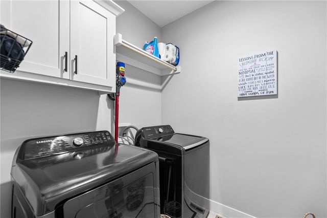 12526 S Hedge Court, Olathe, KS 66061
