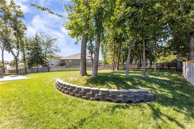 12526 S Hedge Court, Olathe, KS 66061