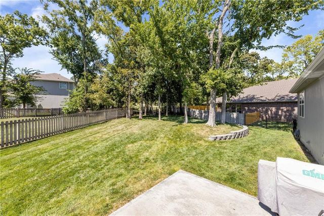 12526 S Hedge Court, Olathe, KS 66061