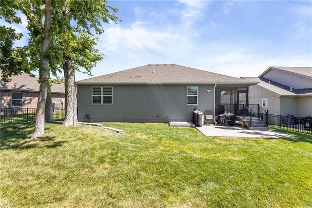 12526 S Hedge Court, Olathe, KS 66061