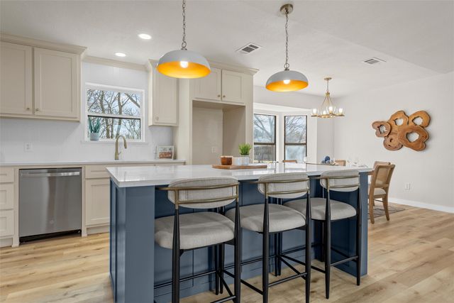 125 Ivy Lane, Hewitt, TX 76643