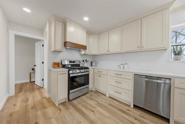 125 Ivy Lane, Hewitt, TX 76643