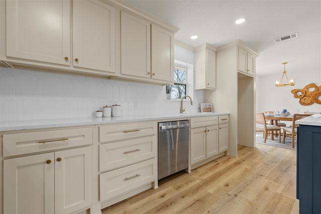 125 Ivy Lane, Hewitt, TX 76643