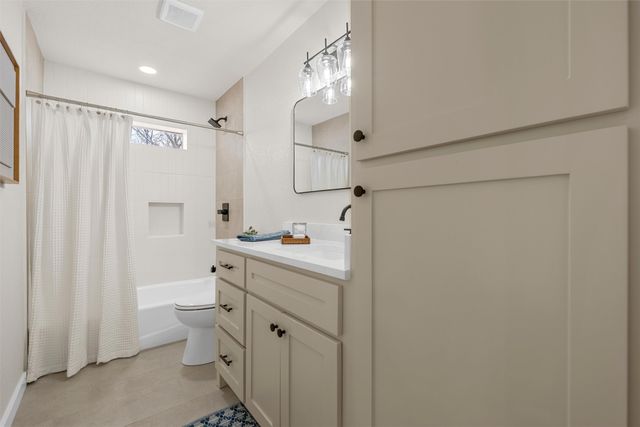 125 Ivy Lane, Hewitt, TX 76643