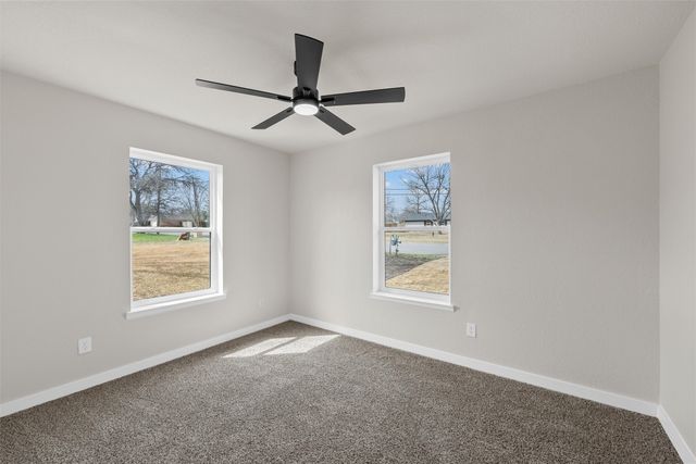 125 Ivy Lane, Hewitt, TX 76643