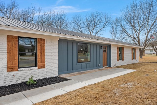 125 Ivy Lane, Hewitt, TX 76643