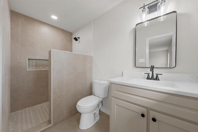 125 Ivy Lane, Hewitt, TX 76643