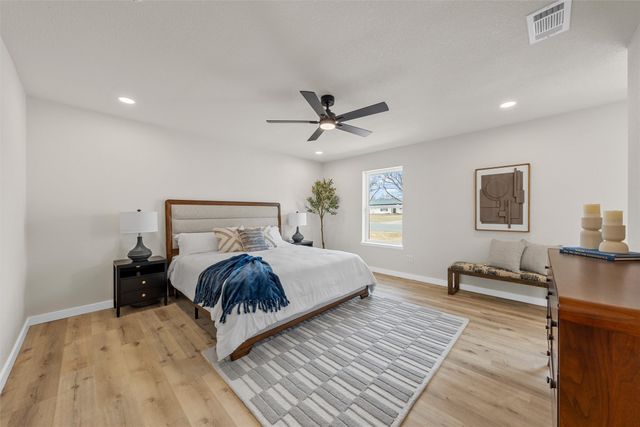 125 Ivy Lane, Hewitt, TX 76643