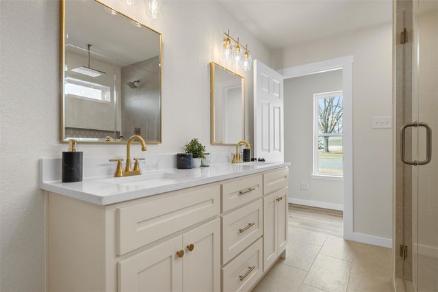 125 Ivy Lane, Hewitt, TX 76643