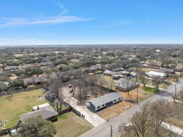 125 Ivy Lane, Hewitt, TX 76643