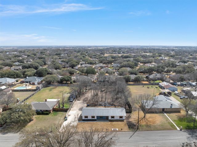 125 Ivy Lane, Hewitt, TX 76643