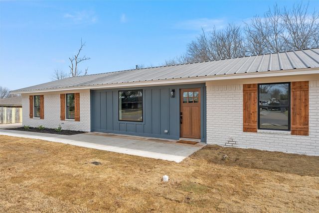 125 Ivy Lane, Hewitt, TX 76643