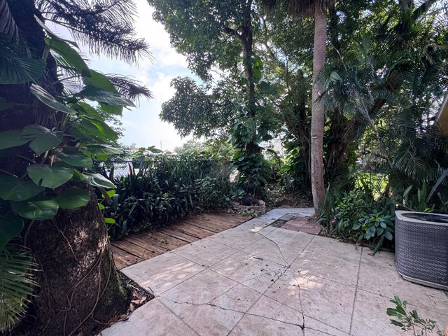 8975 Burma Road, West Palm Beach, FL 33403