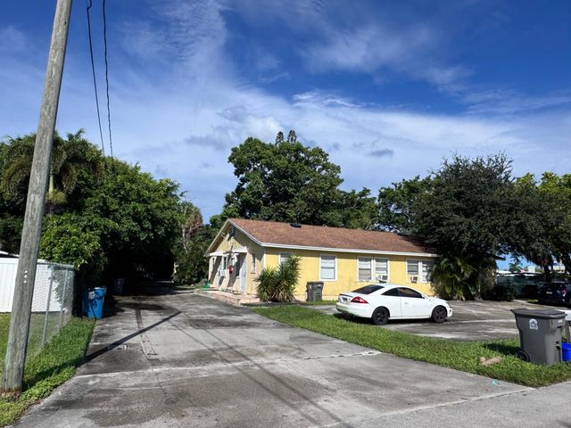 8975 Burma Road, West Palm Beach, FL 33403