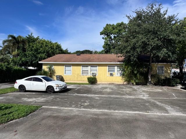 8975 Burma Road, West Palm Beach, FL 33403