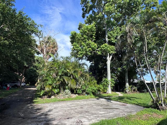 8975 Burma Road, West Palm Beach, FL 33403