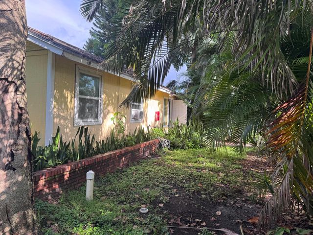 8975 Burma Road, West Palm Beach, FL 33403