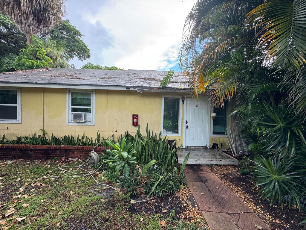 8975 Burma Road, West Palm Beach, FL 33403