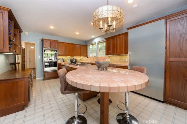 3653 Shannon, Los Angeles, CA 90027