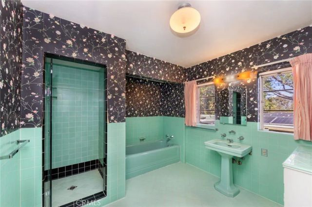 3653 Shannon, Los Angeles, CA 90027