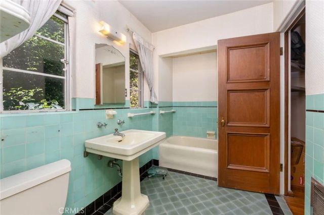 3653 Shannon, Los Angeles, CA 90027