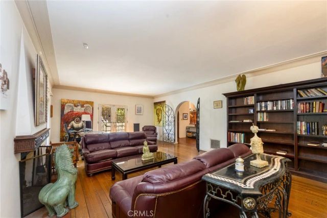 3653 Shannon, Los Angeles, CA 90027