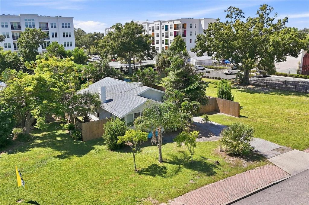 Image 31 of property listing at 1309 13TH AVENUE W, Bradenton, FL 34205