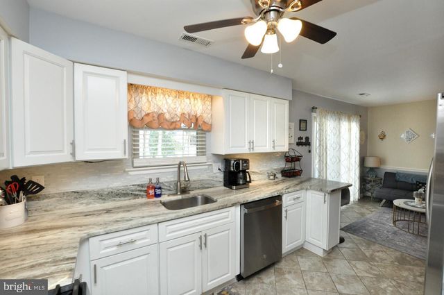 19 BLACKHAWK CT, Medford, NJ 08055