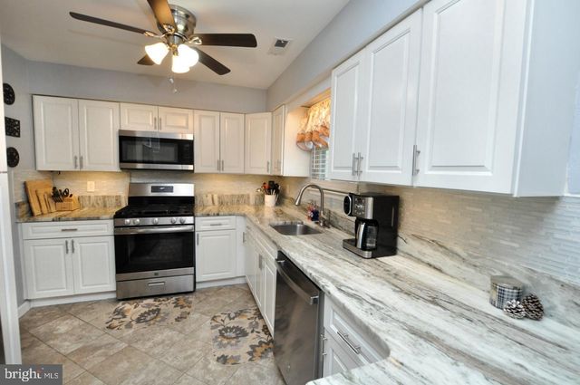 19 BLACKHAWK CT, Medford, NJ 08055