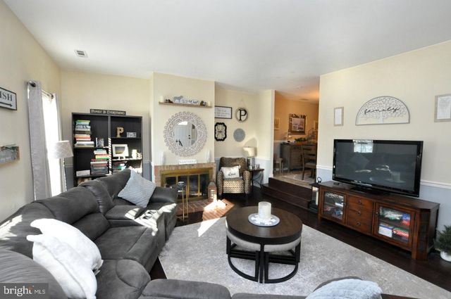 19 BLACKHAWK CT, Medford, NJ 08055