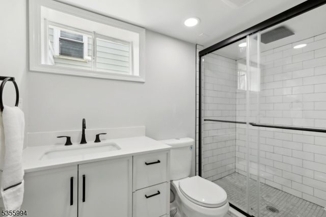 8 Oak St, Netcong Boro, NJ 07857
