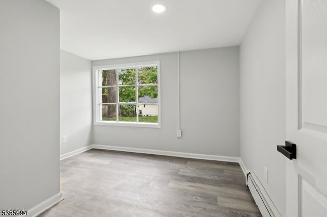 8 Oak St, Netcong Boro, NJ 07857
