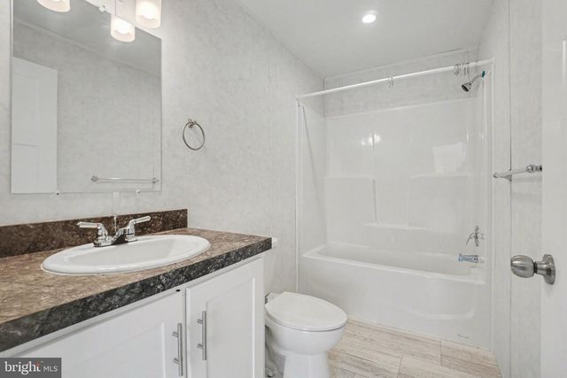 7 LEBANON VALLEY CT, Lebanon, PA 17046