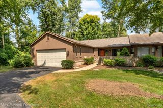 1032 Oak Pointe Drive, Waterford, MI 48327