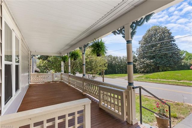 212 Gwyn Avenue, Elkin, NC 28621