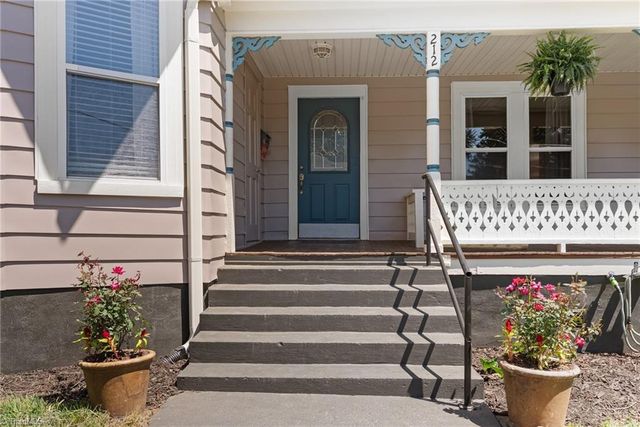 212 Gwyn Avenue, Elkin, NC 28621