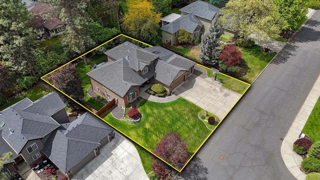 1202 E Blackhawk Dr, Spokane, WA 99208