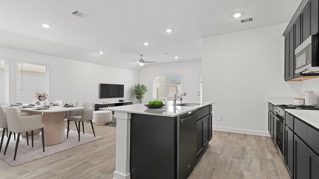 10710 Sage Bend Dr, Beasley, TX 77417