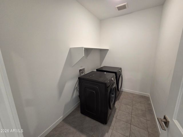 8631 W AUGUSTA Avenue, Glendale, AZ 85305