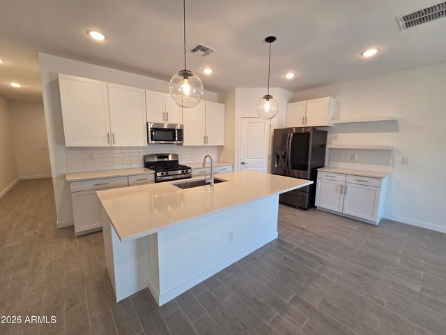8631 W AUGUSTA Avenue, Glendale, AZ 85305