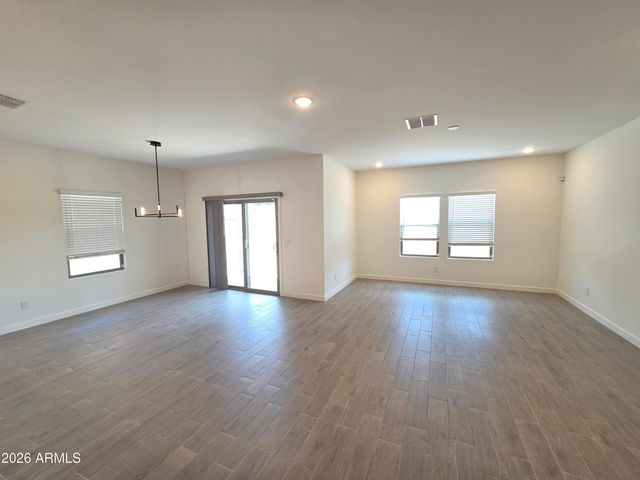 8631 W AUGUSTA Avenue, Glendale, AZ 85305
