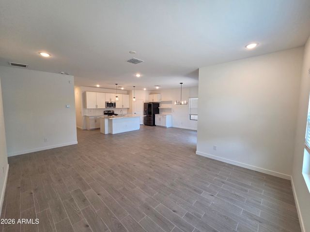 8631 W AUGUSTA Avenue, Glendale, AZ 85305