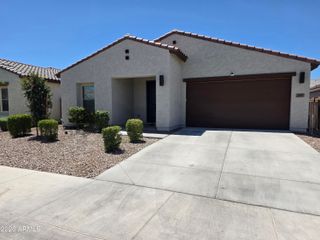 8631 W AUGUSTA Avenue, Glendale, AZ 85305