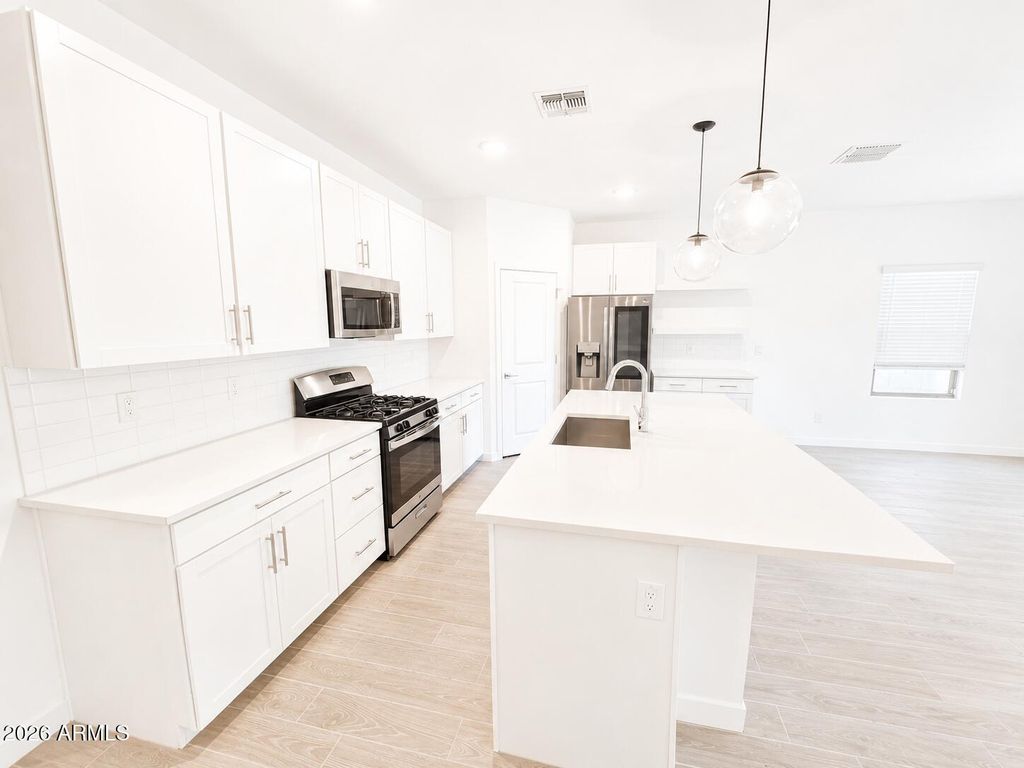 8631 W AUGUSTA Avenue, Glendale, AZ 85305 — photo 3