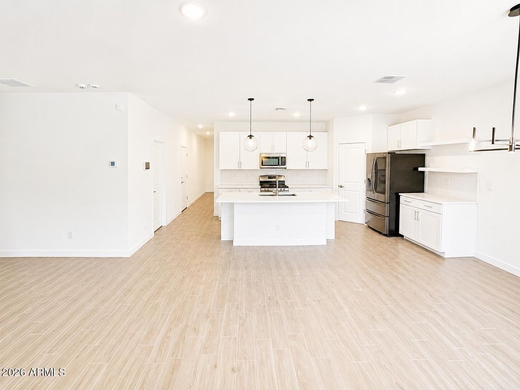 8631 W AUGUSTA Avenue, Glendale, AZ 85305 — photo 5