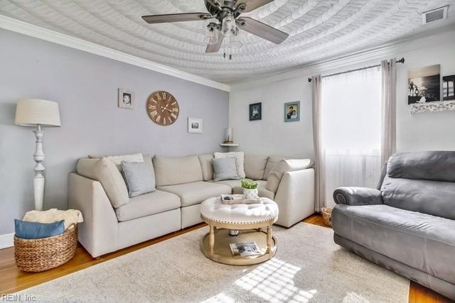 2035 Tuck ST, Chesapeake, VA 23322