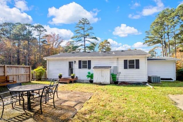 2035 Tuck ST, Chesapeake, VA 23322