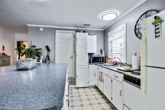 2035 Tuck ST, Chesapeake, VA 23322